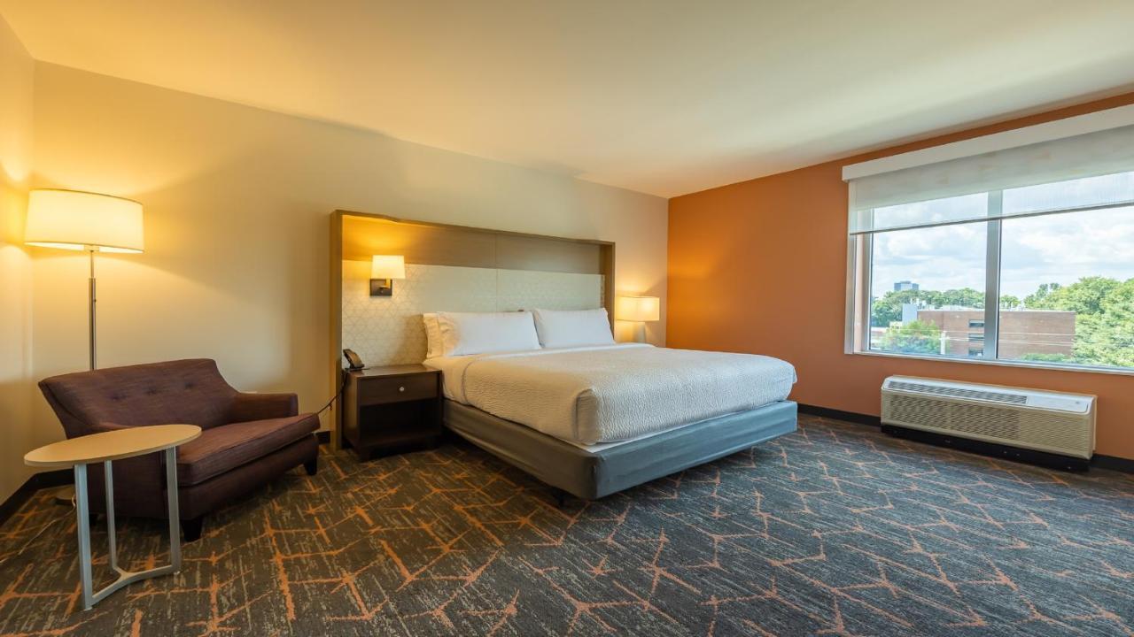 Courtyard By Marriott Atlanta Dunwoody Hotel Exterior photo