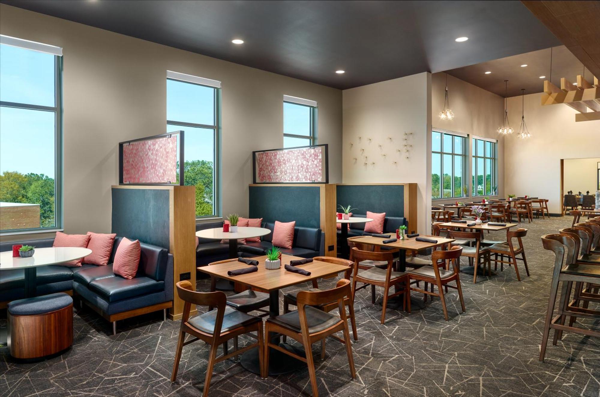 Courtyard By Marriott Atlanta Dunwoody Hotel Exterior photo