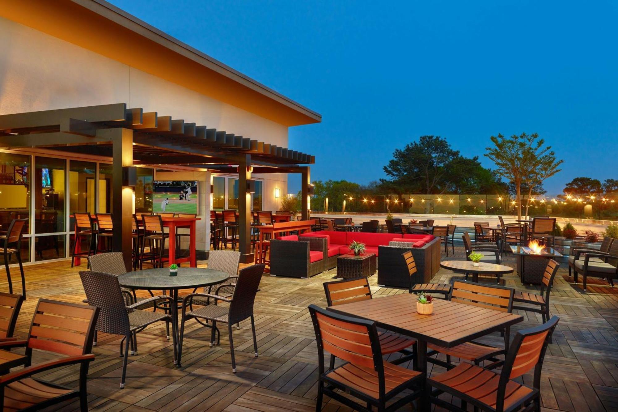 Courtyard By Marriott Atlanta Dunwoody Hotel Exterior photo